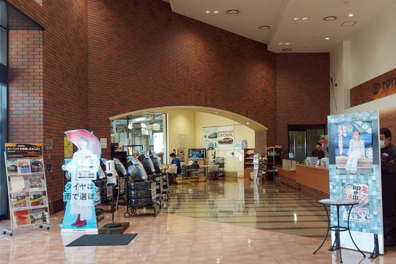 トヨタカローラ山口_ときわ店内観
