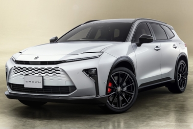 （左）：特別仕様車 ESTATE RS “THE 70th” （ベース車両はESTATE RS）