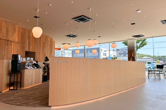 トヨタカローラ山口新下関店内観写真